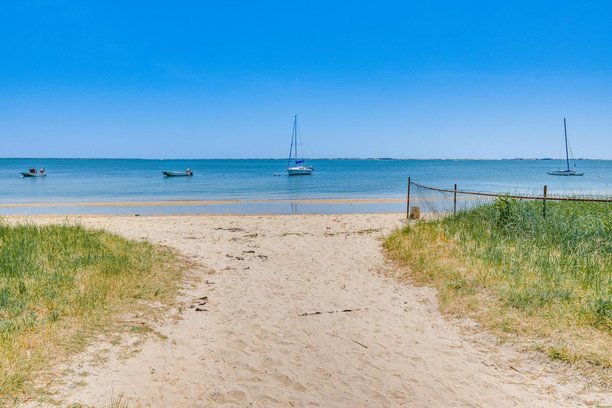 Distinctive Hamptons Home With Pool Near Bay, Ocean Hampton Bays Exterior photo
