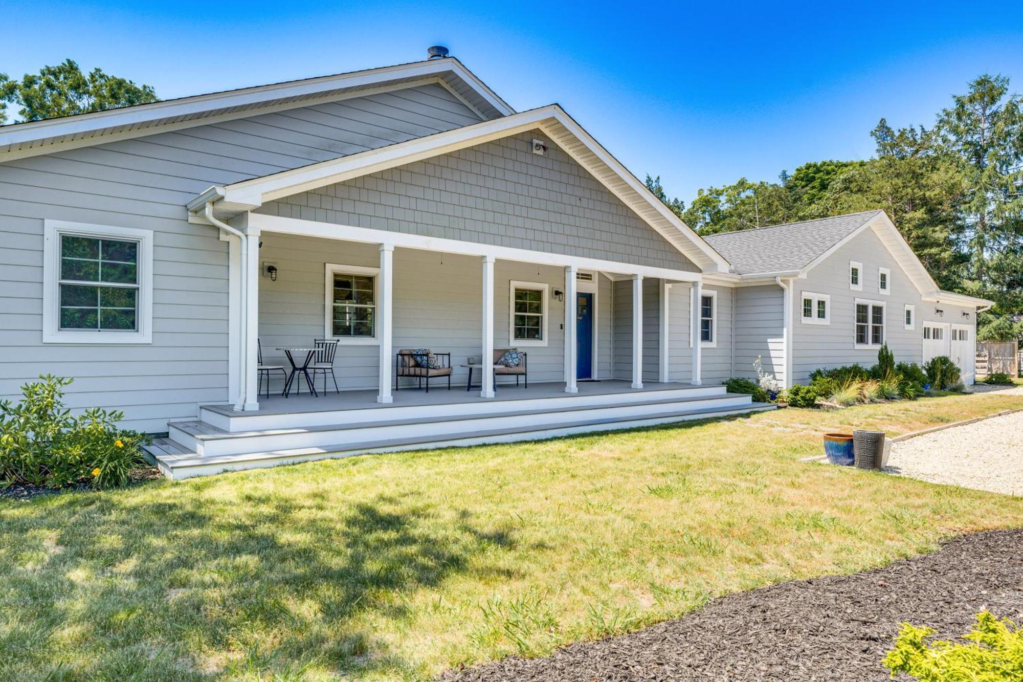 Distinctive Hamptons Home With Pool Near Bay, Ocean Hampton Bays Exterior photo