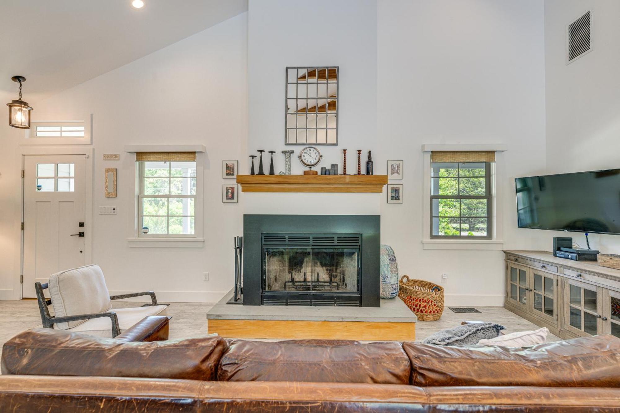 Distinctive Hamptons Home With Pool Near Bay, Ocean Hampton Bays Exterior photo