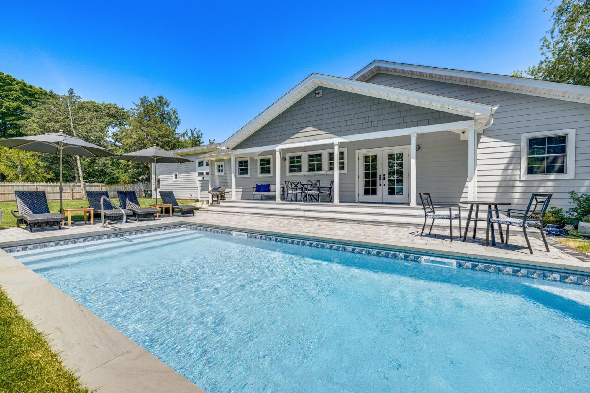 Distinctive Hamptons Home With Pool Near Bay, Ocean Hampton Bays Exterior photo